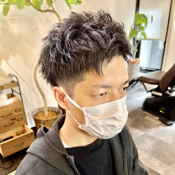 少しアシメにカットした前髪がポイントの大人ショート