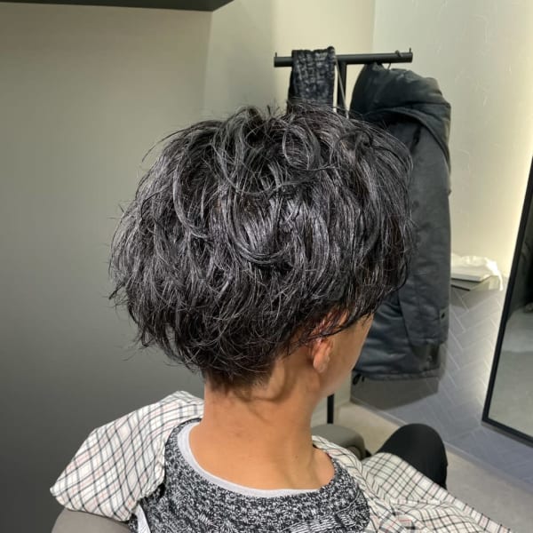 根元はボリュームダウン毛先はスパイラルのミックスパーマ