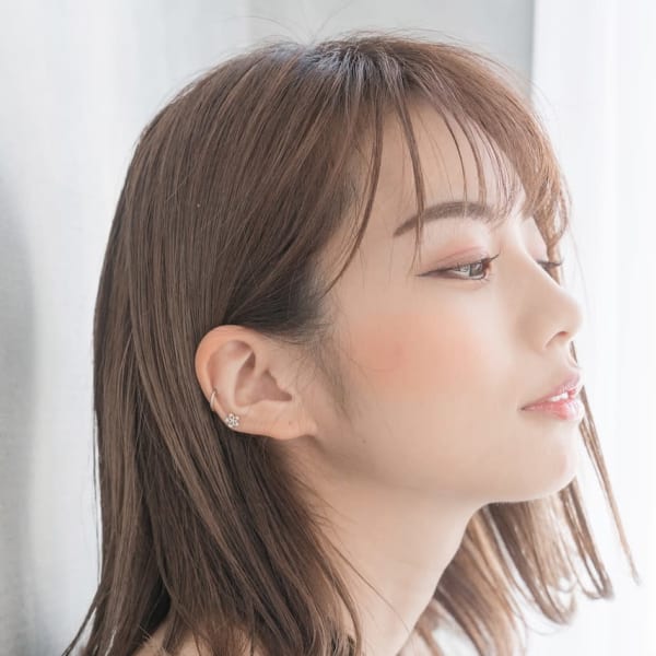 ミディアム×外ハネ切りっぱなし×小顔..