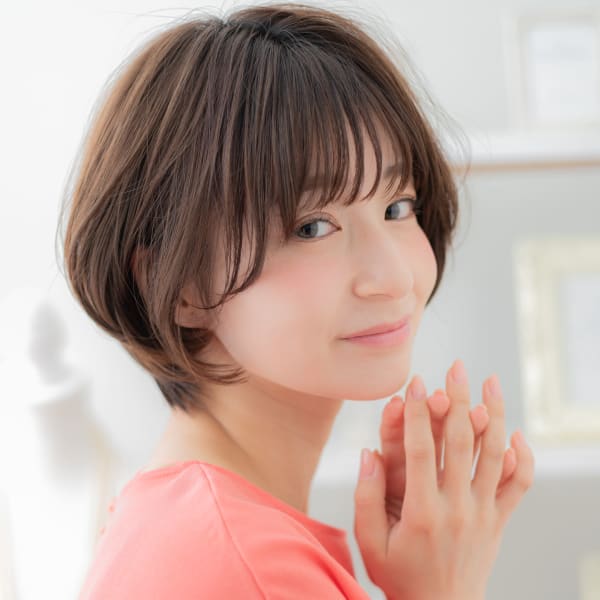 大人かわいいナチュラル前下がりAラインボブプラチナグレージュ