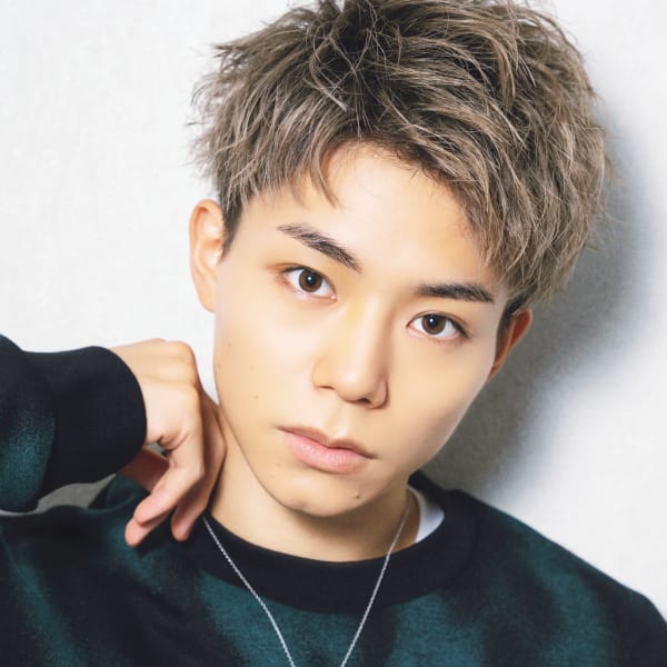 ハイトーン×パーマ風ショート