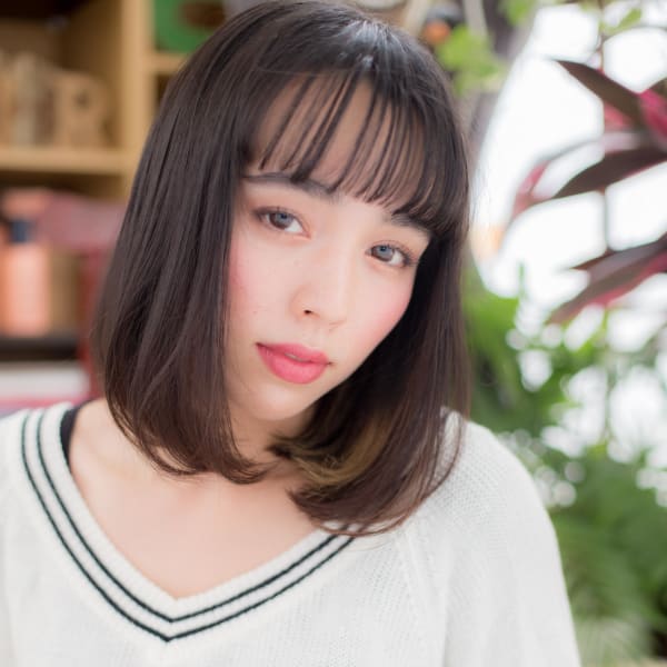 黒髪インナーカラー小顔シースルーバングb ヘルシースタイル