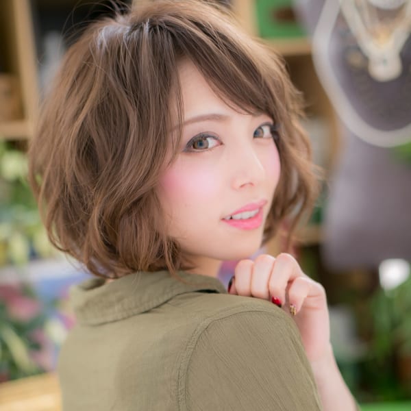 外国人風大人ハイライトゆるふわ前下がりボブb パールベージュ
