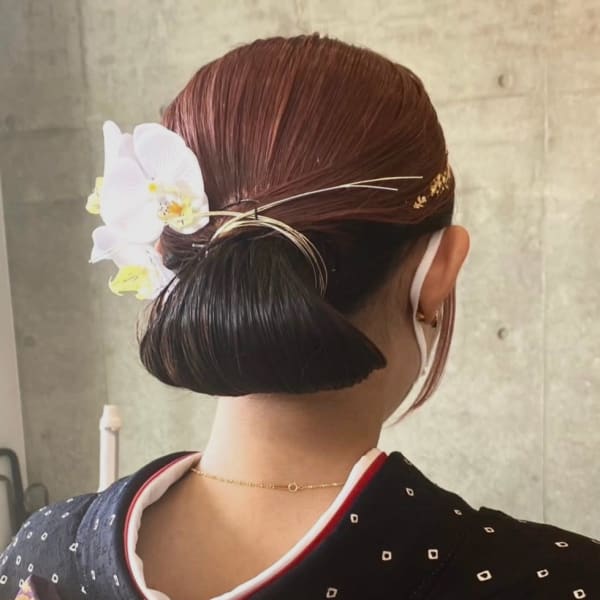 成人式ヘアセット タイトシニヨン 水引×金箔 インナーカラー