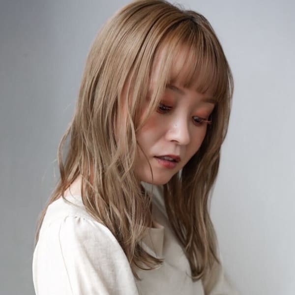 ミルクティーベージュ×ナチュラルセミロング|Hairruup Aru design works