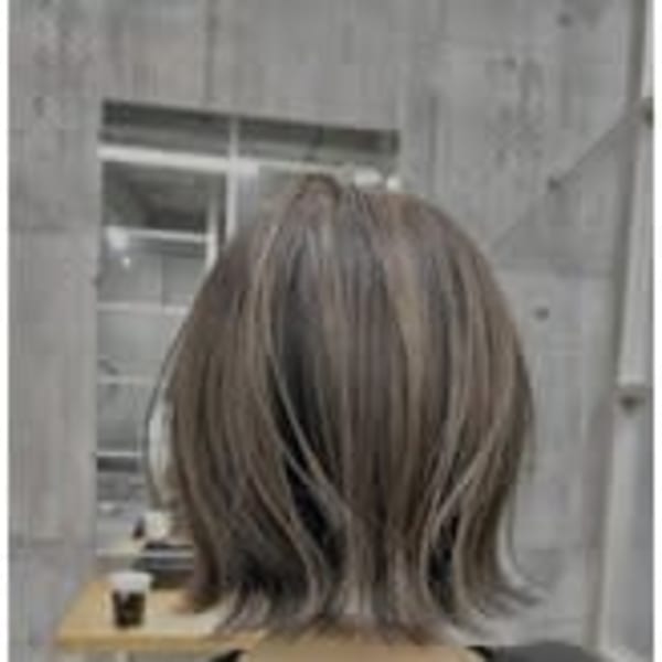 シャドールーツ×グレージュ