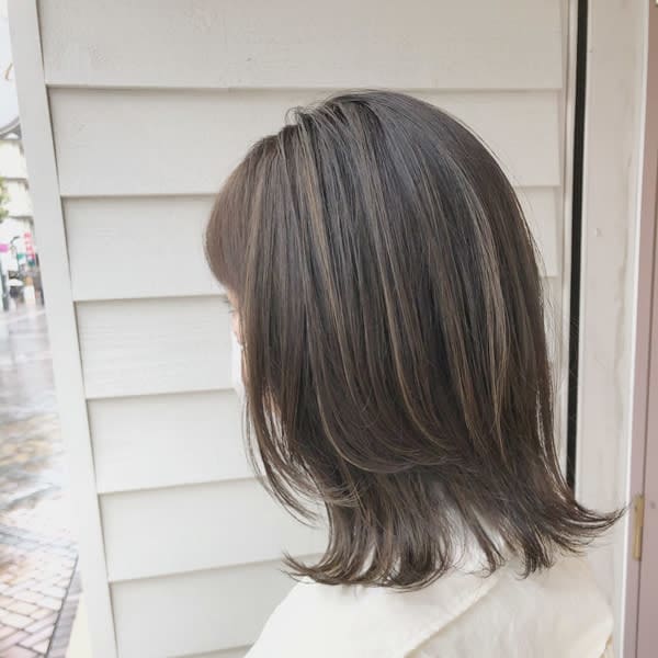 グレージュ ハイライト