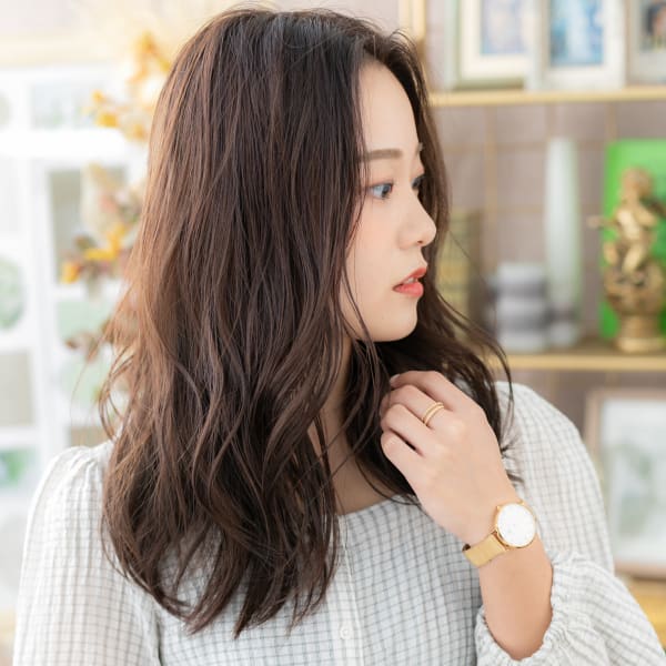 センターパート外国人風小顔波巻き抜け感ヘア パールベージュ