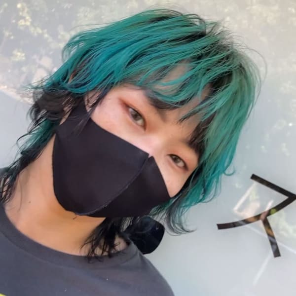 スーツ短髪ツーブロック束感モテる黒髪シークレットパーマ