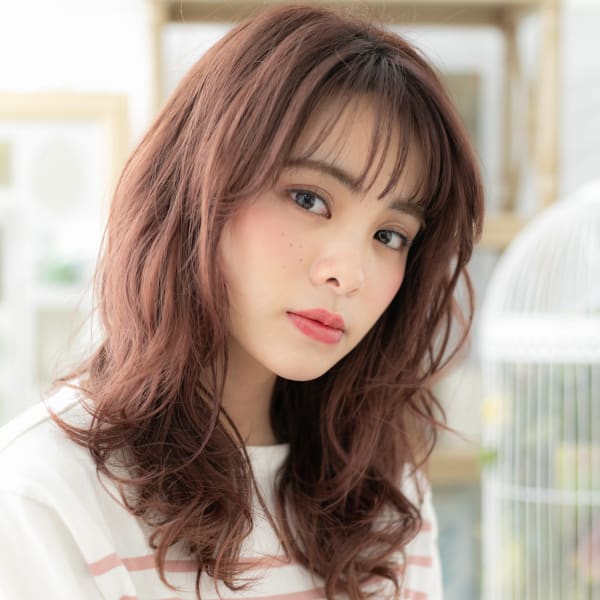 アッシュピンク韓国風小顔ウェットスタイル ふんわりカール