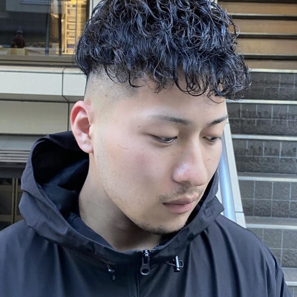 大人マンバン イケオジ 刈り上げマンバン | ドルクス日本橋(ドルクス ニホンバシ)のヘアスタイル | 美容院・美容室を予約するなら楽天ビューティ