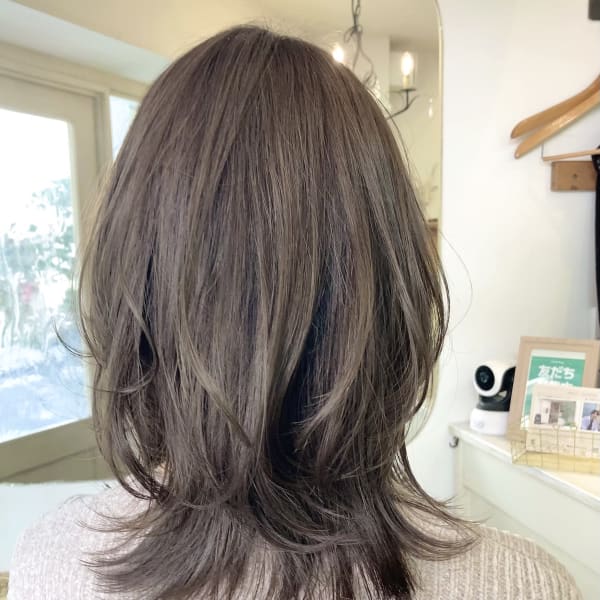大人かわいいくびれヘアオリーブグレージュ40代梅ヶ丘美容室