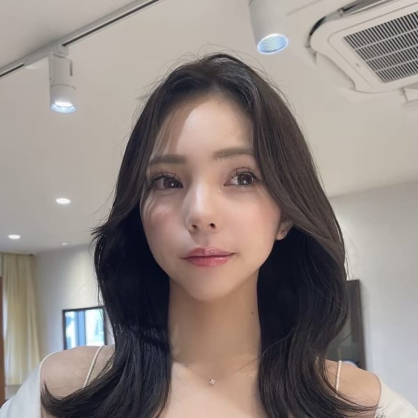 韓国風大人フェミニンセンターパート前髪ツヤ髪レイヤー髪質改善