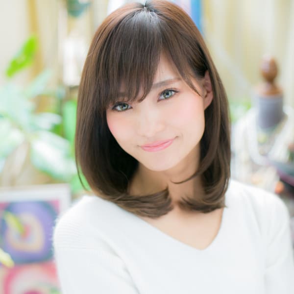 斜めバング小顔グレージュカラーワンカール 小顔補正立体カット