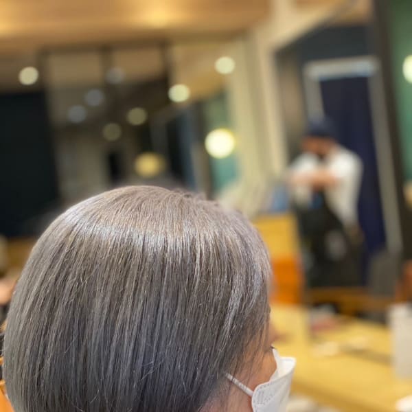 ケアブリーチ シルバーヘア ミセス 透明感 白髪ぼかし