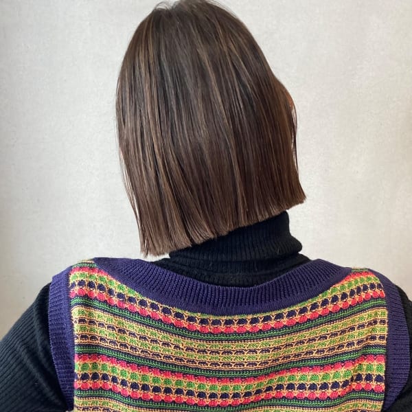 切りっぱなしボブ×たっぷりハイライト|HIKARIS 吹田店