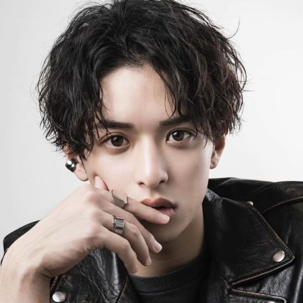 メンズヘア整形スパイラルパーマ波巻きツイストメンズパーマ髪型