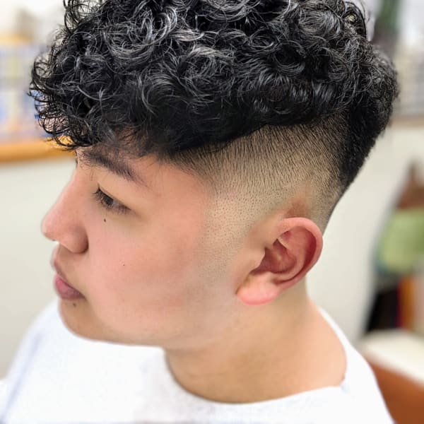 スペインカール＋スキンフェード|ヘアーサロンSIGEKI