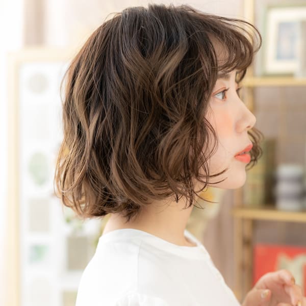 ミックスカール小顔くせ毛風ふわふわボブ ミルクチョコレート