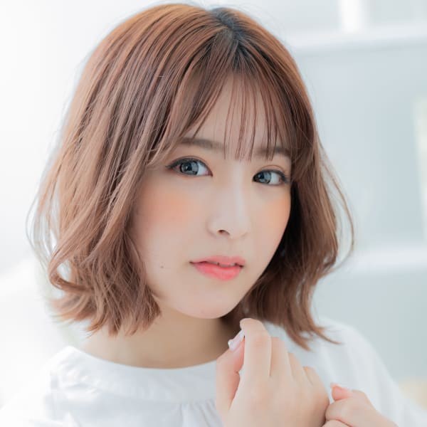 大人ガーリー韓国風前下がり小顔くびれミディ　シアーグレージュ