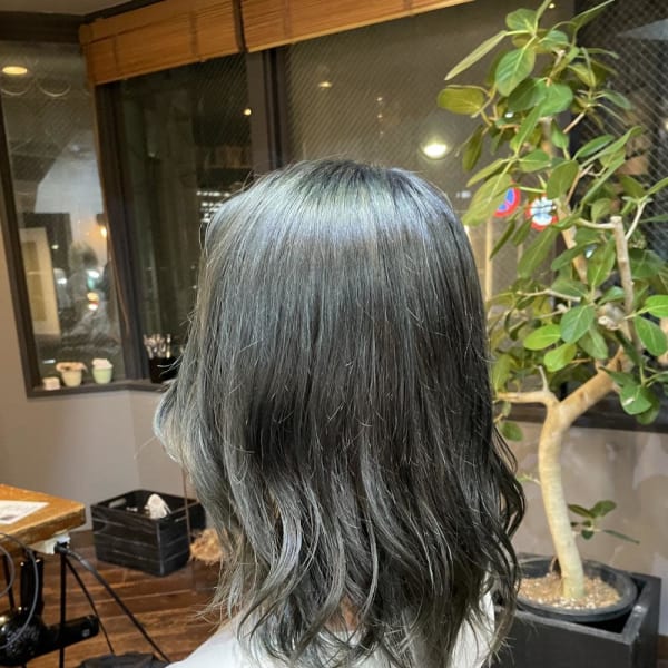 オリーブグレージュ