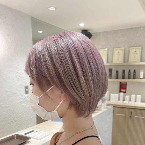 ホワイトピンクカラー