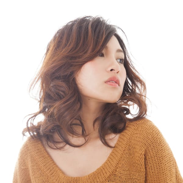 抜け感がある、コケティッシュミディアムスタイルです♪