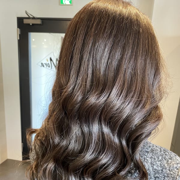 ナチュラル　透明感カラー　韓国風巻き