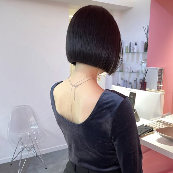 首が綺麗に見える前下がりボブ