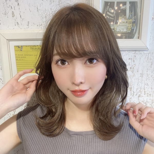 大人かわいいくびれミディ