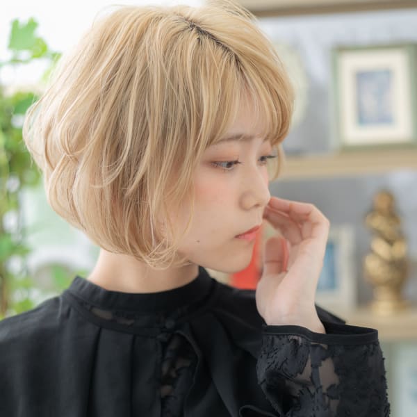 ハイトーンカラー前下がり小顔マッシュボブ プリカール