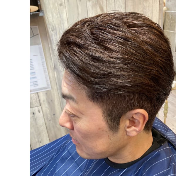 カラー+ツーブロック・ナチュラルバックスタイル