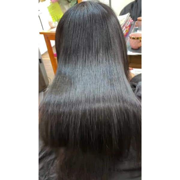 繰り返す程続くシルクの様なツヤと手触り【髪質改善シルク矯正】
