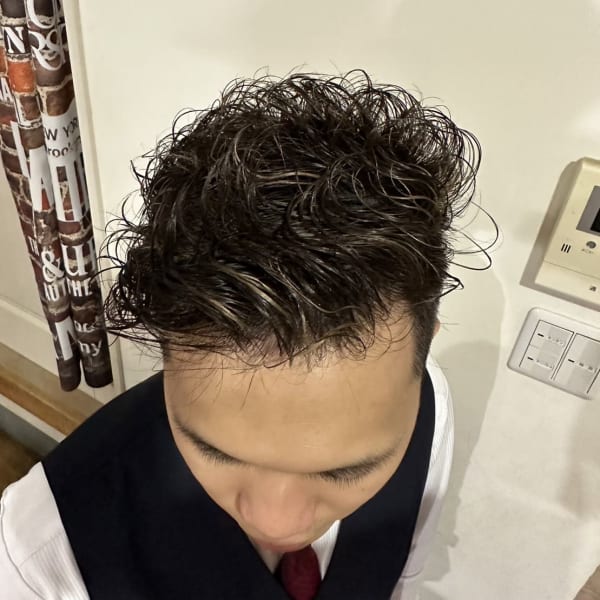 メンズ　ホワイトベージュのハイライトで白髪ぼかし|AVANT GUERRE