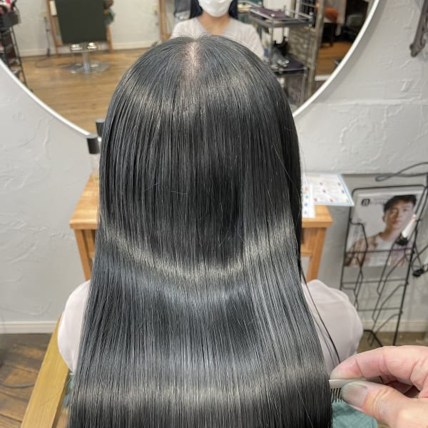 ドライヤーで乾かしただけで綺麗にサラサラにまとまる縮毛矯正|髪質改善酸性縮毛矯正専門店CUORE