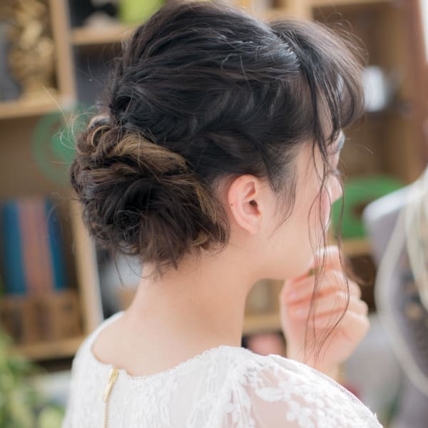 大人かわいい黒髪抜け感ルーズアップアレンジ カール