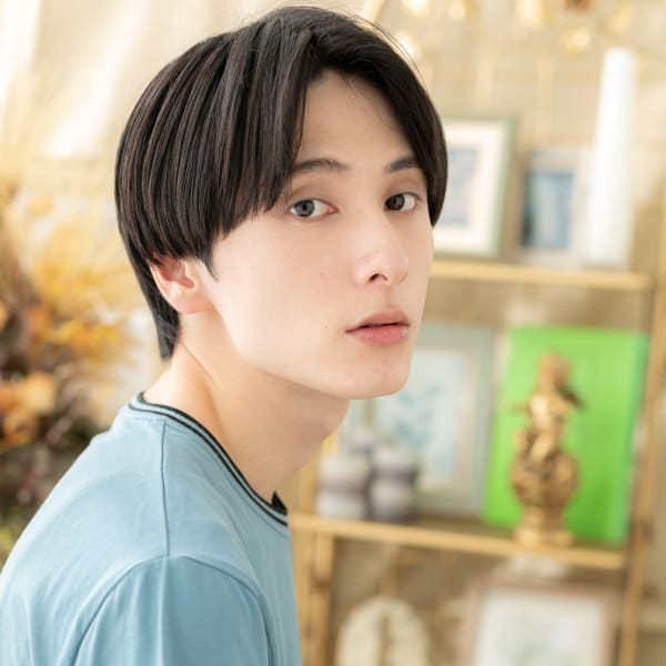 センターパート黒髪爽やかクラウドマッシュ　ダークアッシュ