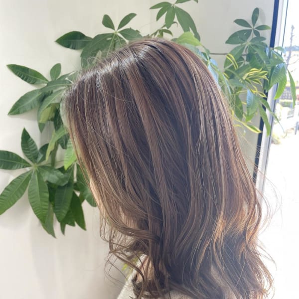 透明感UP↑脱白髪染めカラー&ハイライト|comfort by EMU international