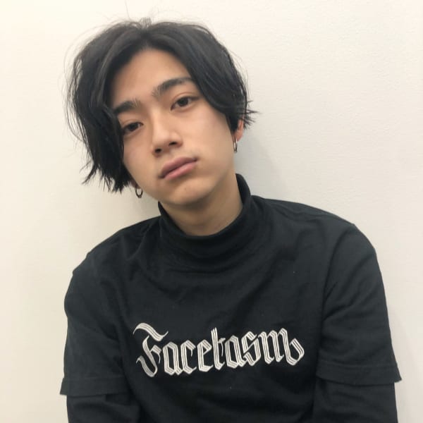 スーツ短髪ツーブロック束感モテる黒髪シークレットパーマ流行