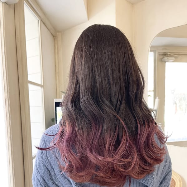 ブリーチ裾カラーショコラピンク毛先ロングヘア30代梅ヶ丘