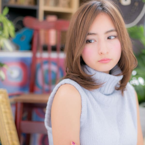 外国人風センターパート小顔ワンカールミディ　美魔女