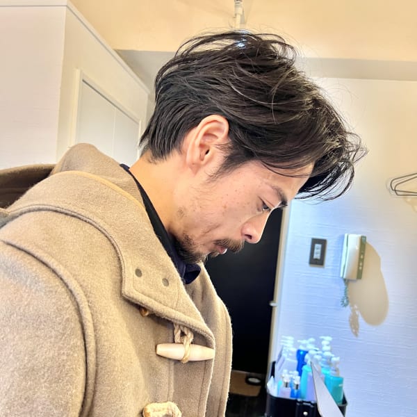 大人の色気あるセンターパート