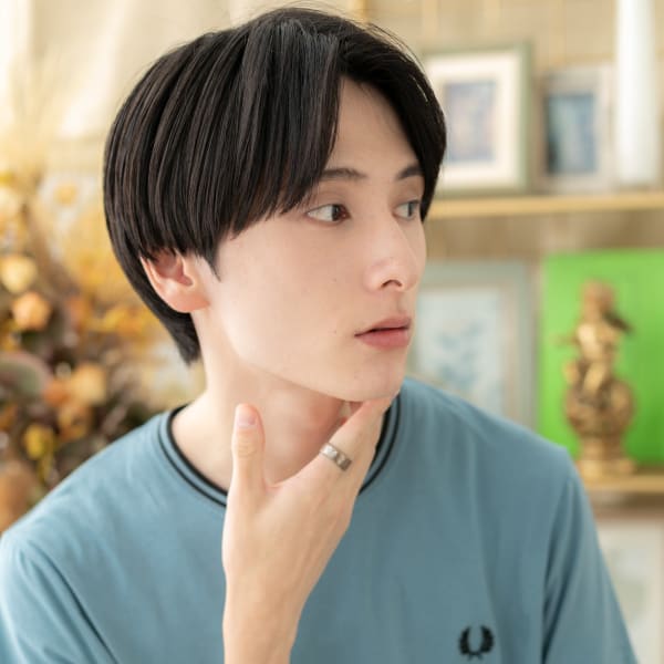 センターパート黒髪爽やかクラウドマッシュ アースカラー