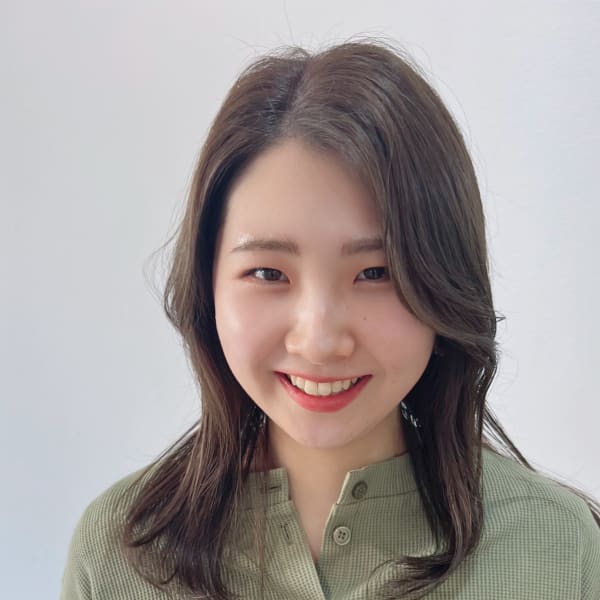 オリーブベージュ