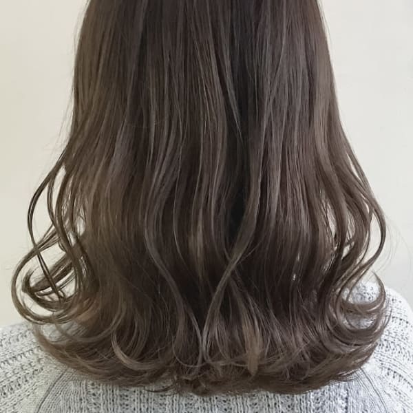 グレージュでくすみ感を～｜横浜/ふんわりカール/くるくる/ラ|Lucia