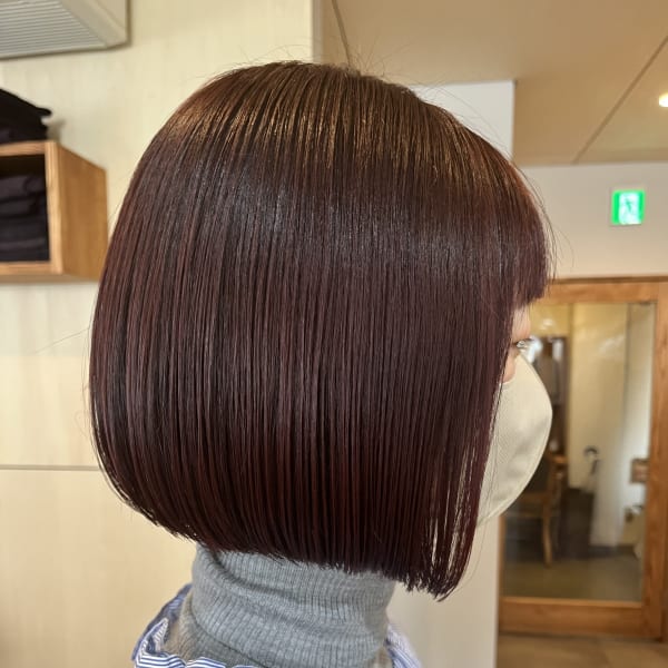 髪質改善酸性縮毛矯正でツヤツヤナチュラルストレートボブ