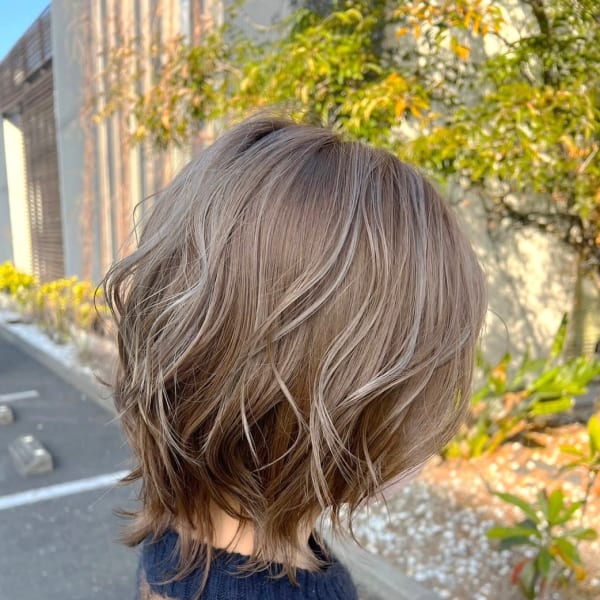 ショートウルフボブ レイヤーカット ハイライト