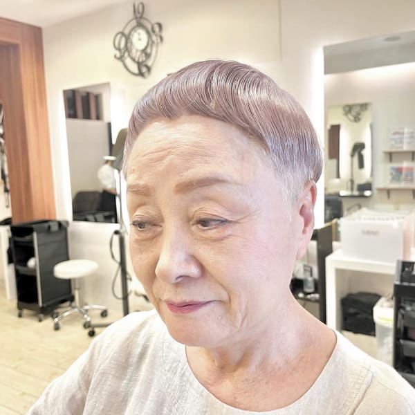 白髪を活かしたピンクベージュ@ショートマッシュ