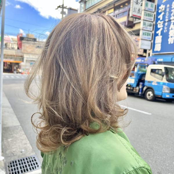 白髪を活かしたアッシュベージュ@ミディアム