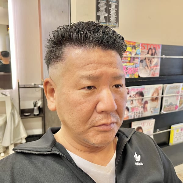 刈り上げフェードスタイル、トップは流れるようパーマ|DANTE hair